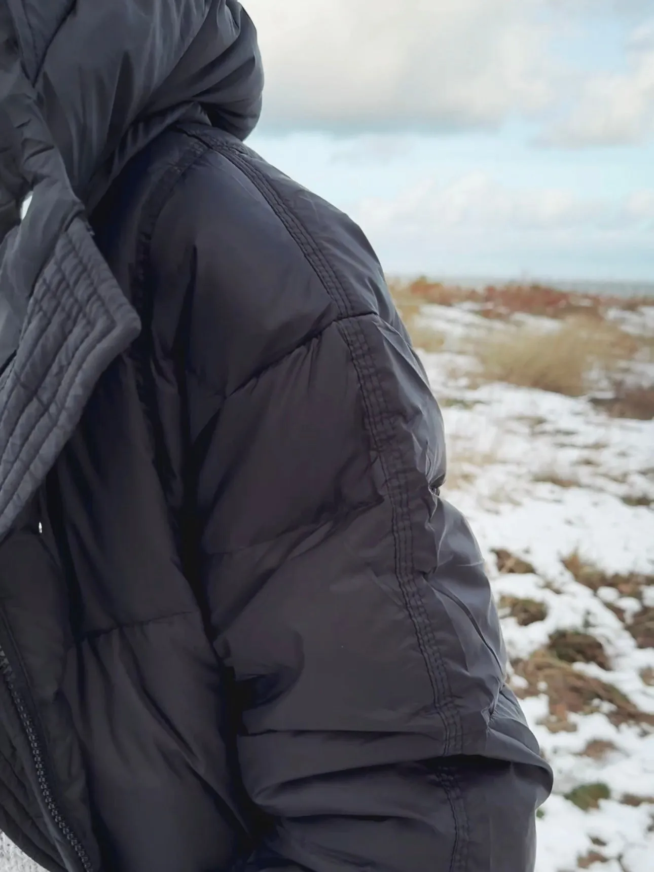 DOWN COAT - BLACK