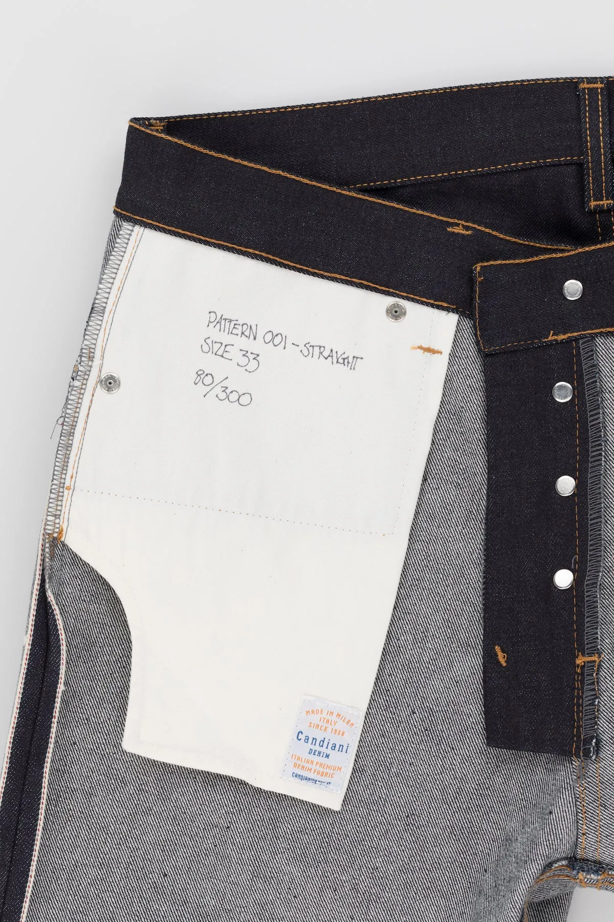 STRAIGHT JEANS